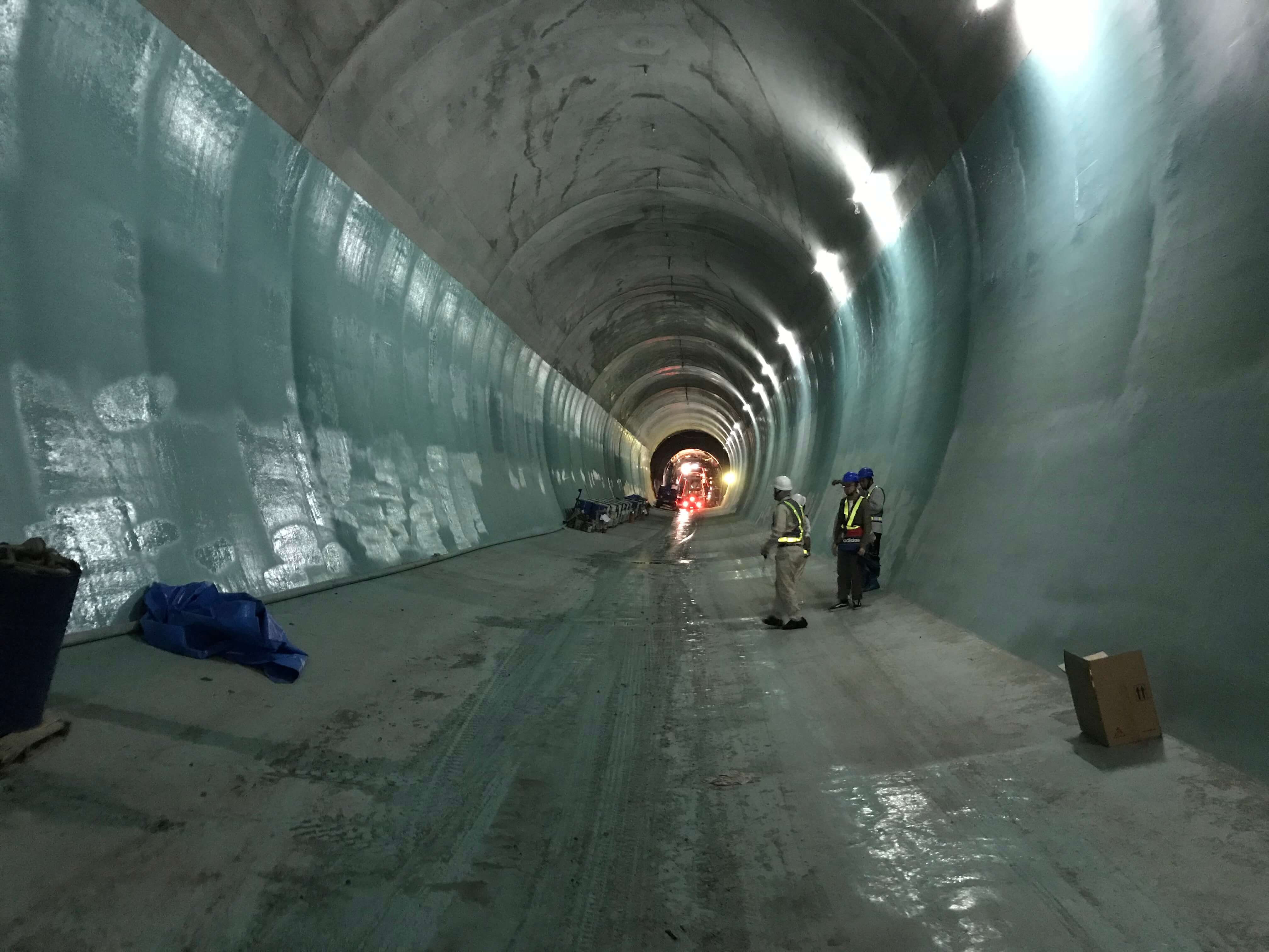 ポリウレア施工実績 ダムトンネル　内面ライニング（耐摩耗）NUKOTEポリウレアST